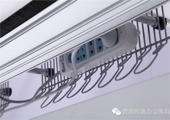 簡單3招，擺脫辦公桌下各種電源線雜亂困擾？