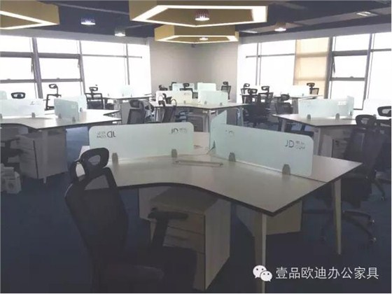 【央視新聞客戶端】京東JD讓老百姓放心網(wǎng)購，壹品歐迪讓京東JD綠色辦公