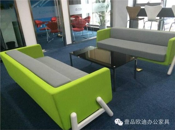 【央視新聞客戶端】京東JD讓老百姓放心網(wǎng)購，壹品歐迪讓京東JD綠色辦公