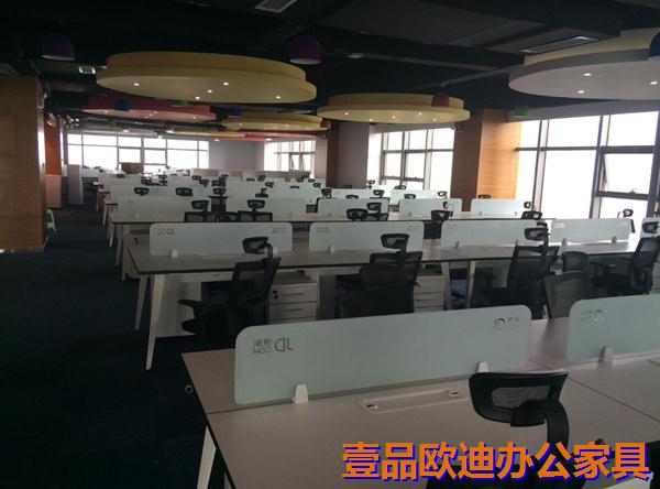 時(shí)尚簡(jiǎn)約工作位3_副本