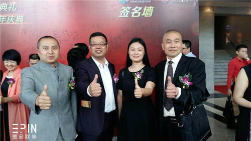 壹品歐迪辦公家具董事長張曉帆出席“中國十大牛商”頒獎(jiǎng)典禮