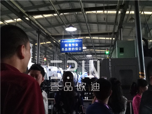在劉總親自帶隊參觀正恒動力生產(chǎn)車間環(huán)節(jié)，近距離走進這樣的億元級企業(yè)，不管是先進的生產(chǎn)設(shè)備還是完善的生產(chǎn)及管控流程都讓壹品歐迪小編無比震撼。 正恒動力廠區(qū)及車間風(fēng)貌