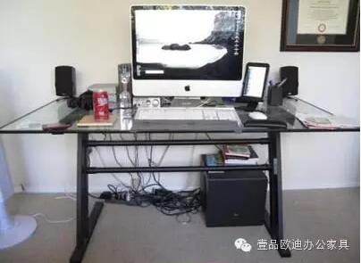 簡單3招，擺脫辦公桌下各種電源線雜亂困擾？